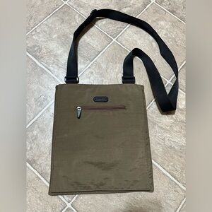 Baggallini Khaki/olive green crossbody messenger Bag